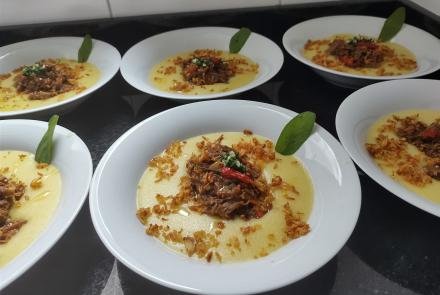 Polenta cremosa com Ragu