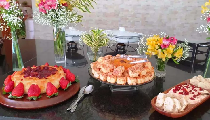 Mesa de antepastos corporativa em Curitiba